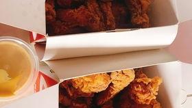 网红 吃瓜 吃炸鸡图片